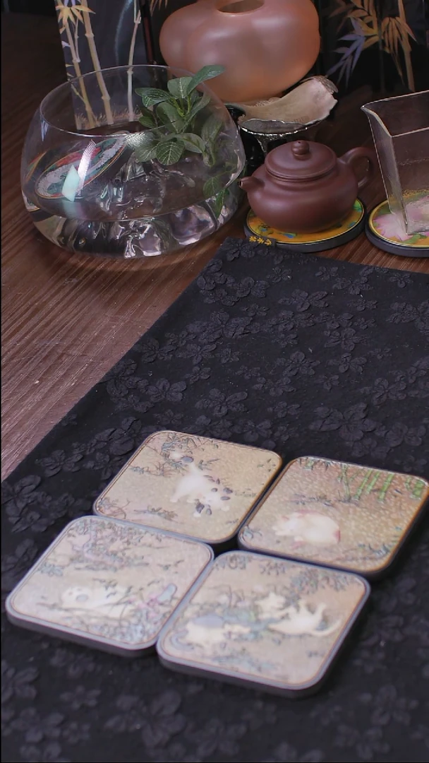 壹藏贰宝唐苑戏春图案杯垫一套