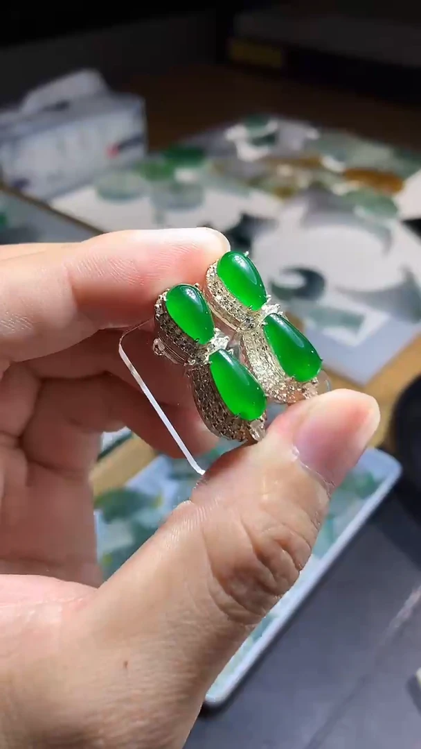 未镶嵌定制翡翠吊坠