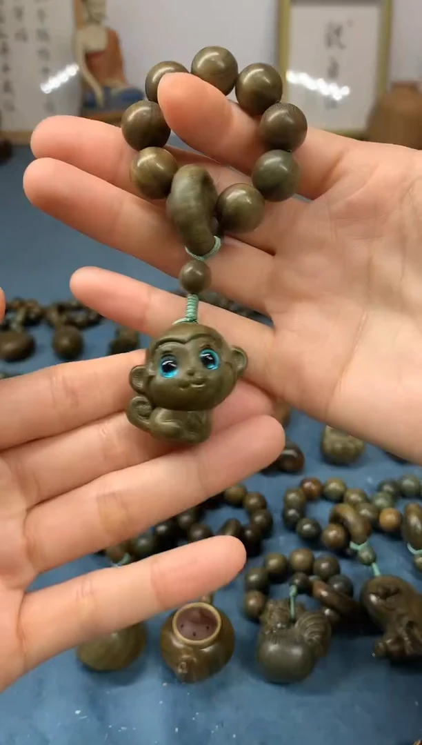 【闪购商品】维腊木（绿檀）把件 小猴子 盘玩件