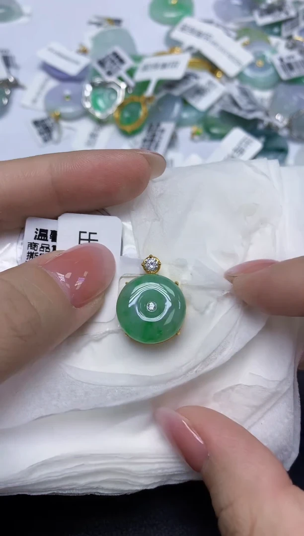 颈饰未镶嵌翡翠天然缅甸翡翠A货多样性发一件