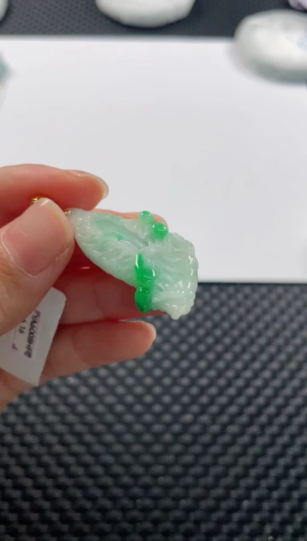 颈饰18K金镶嵌翡翠基地发货H 3611 白菜