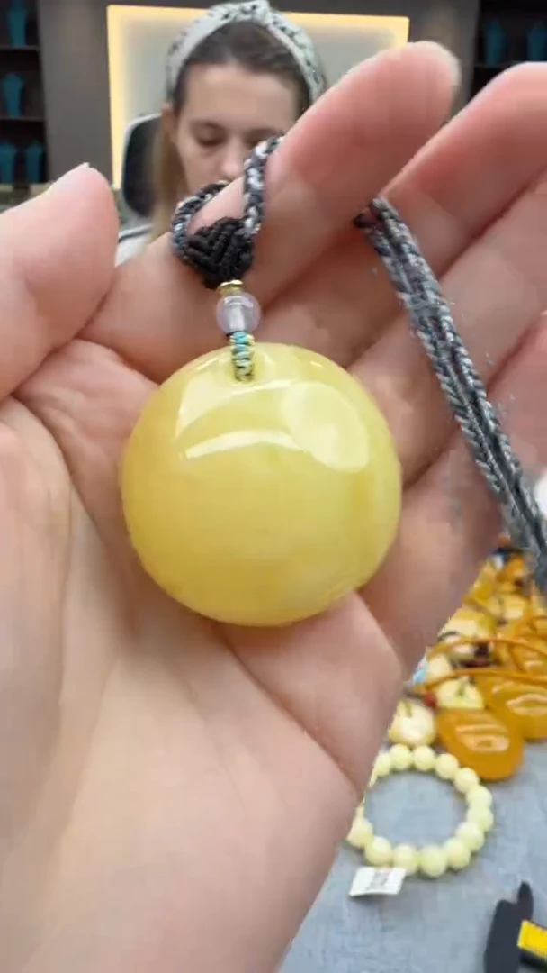 琥珀颈饰未镶嵌232秒拍号 假一罚三