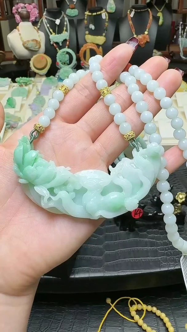 【闪购商品】翡翠颈饰未镶嵌天然翡翠九尾弯弯