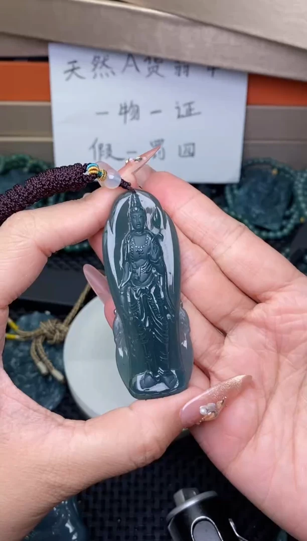 翡翠未镶嵌颈饰