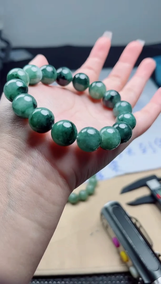 定制翡翠未镶嵌珠串