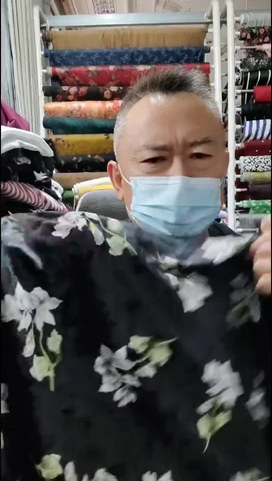 黑色绿叶白花乱花绒布料