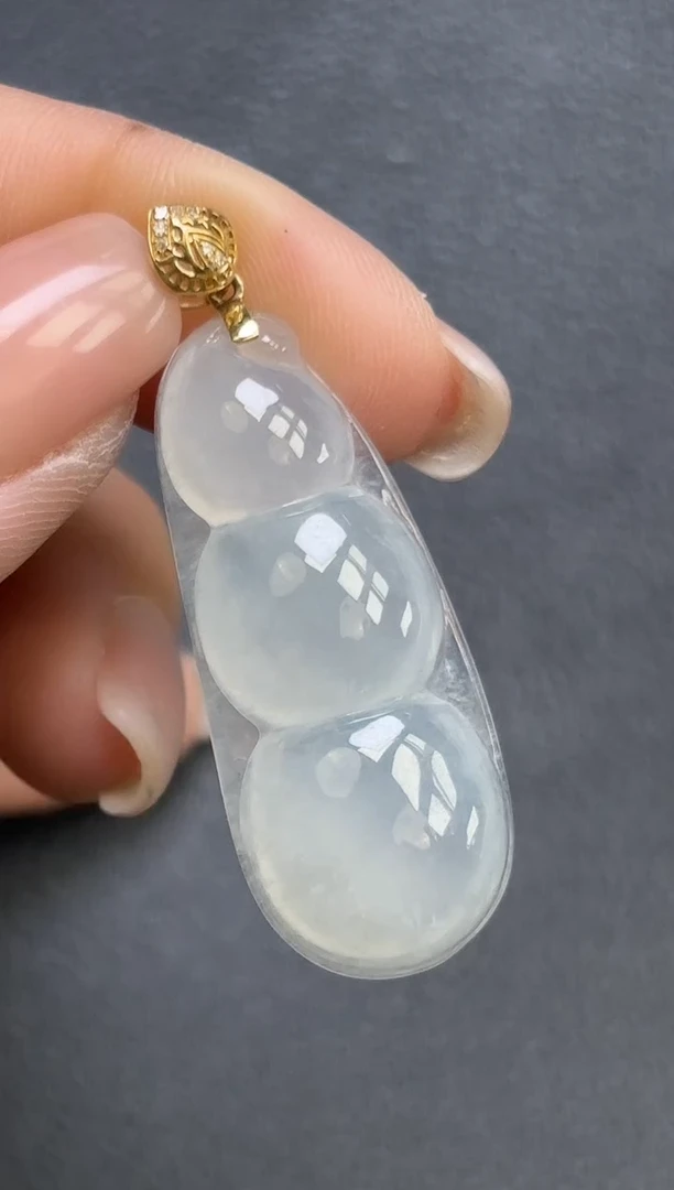 颈饰18K金镶嵌翡翠豆子