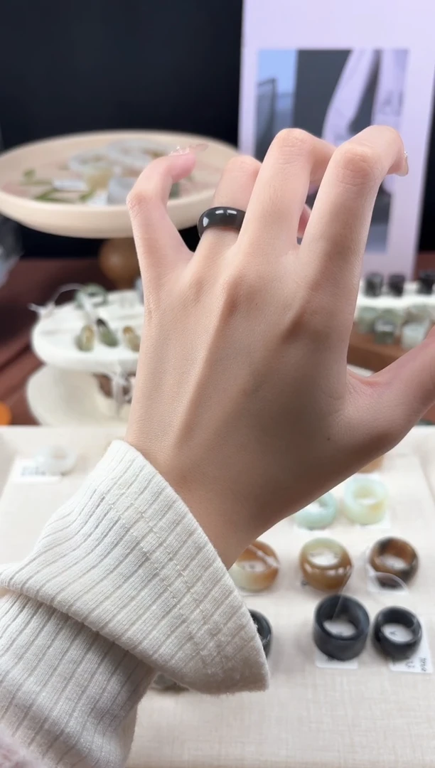 未镶嵌戒指和田玉（糖玉）10圈 青花