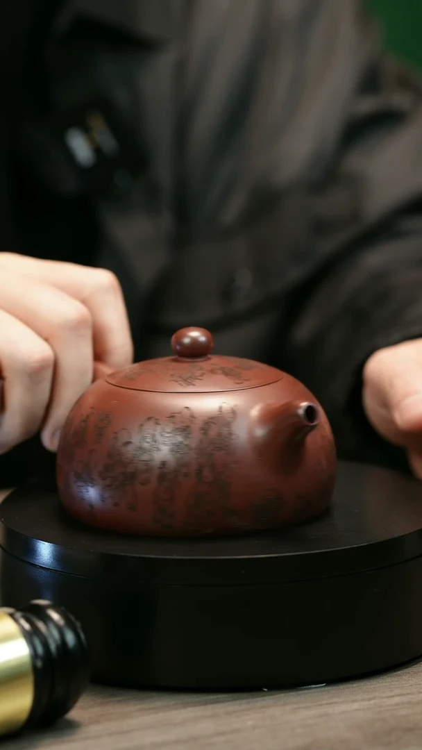 茶壶紫砂何***H2465陆建平龙血砂童趣半月