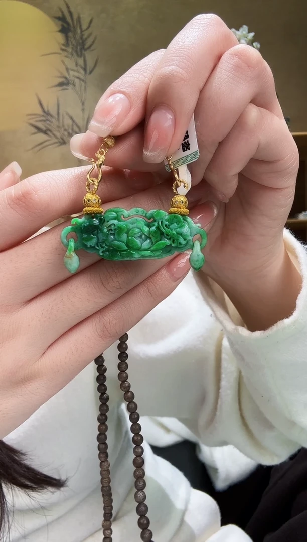 颈饰未镶嵌翡翠吊坠