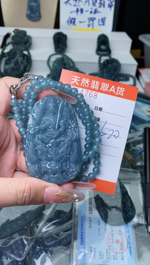 【闪购商品】翡翠颈饰未镶嵌··········