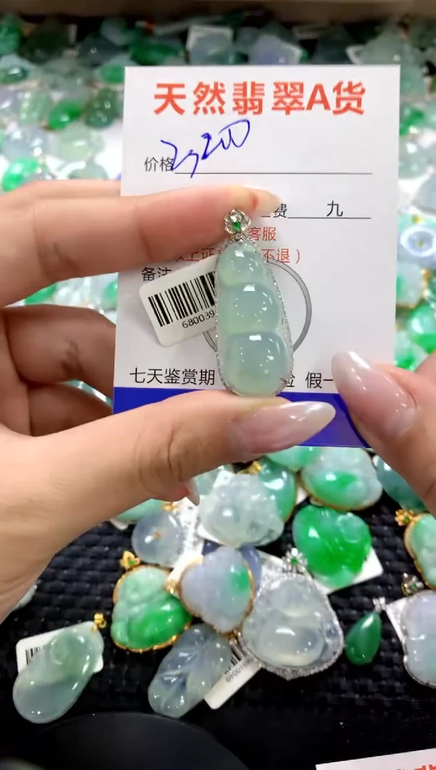 颈饰18K金镶嵌翡翠1111111111111111