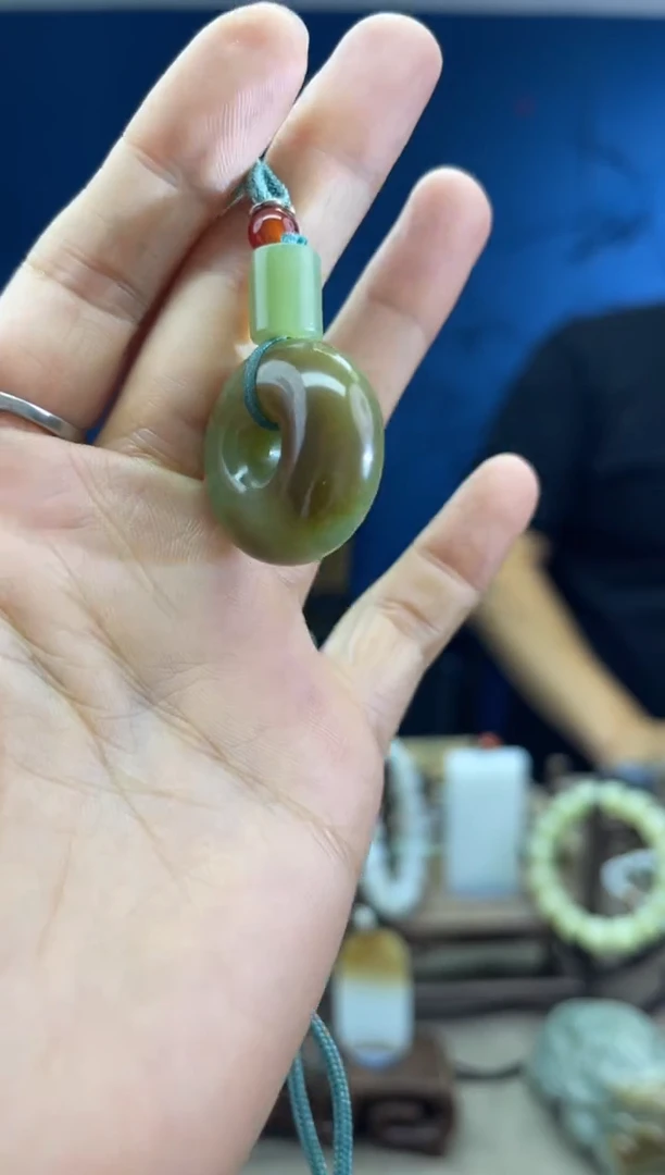 和田玉未镶嵌颈饰1