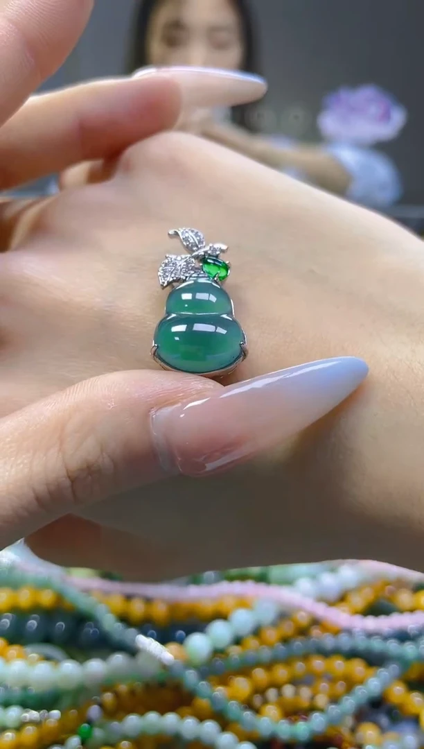 翡翠未镶嵌颈饰/V/翡翠A货，一件也是批发价