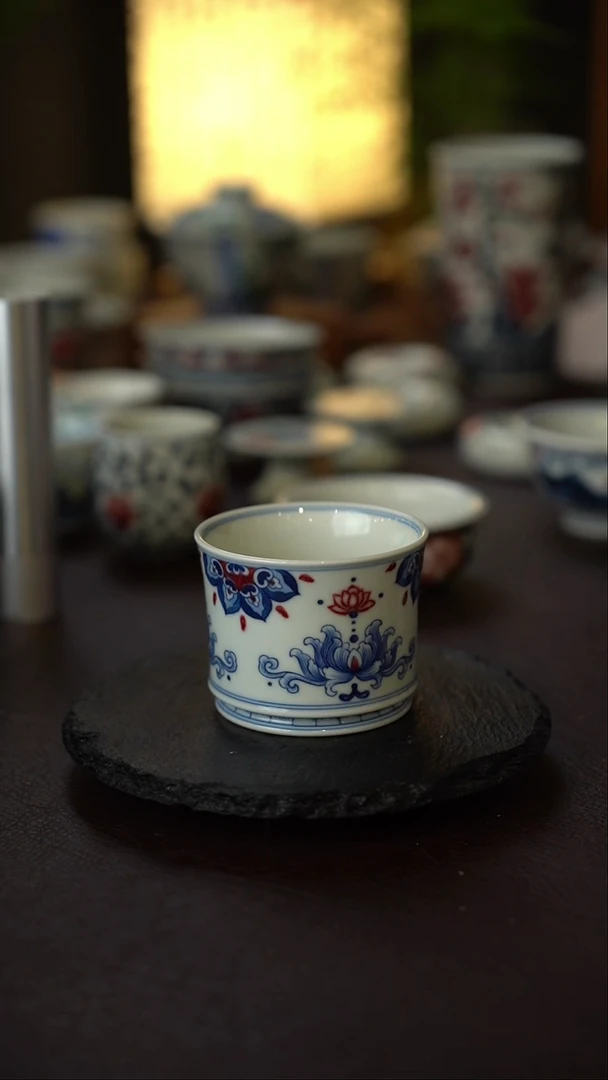 景德镇全手工手绘青花釉里红容天杯