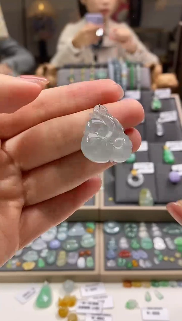 颈饰未镶嵌翡翠如意