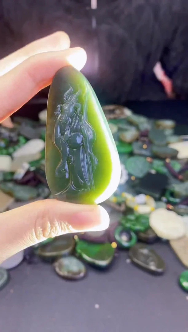 颈饰未镶嵌和田玉1