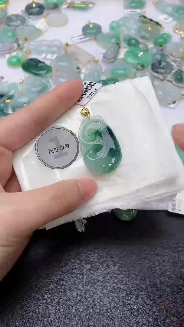 颈饰18K金镶嵌翡翠天然缅甸A货百元以上9元证书费自理
