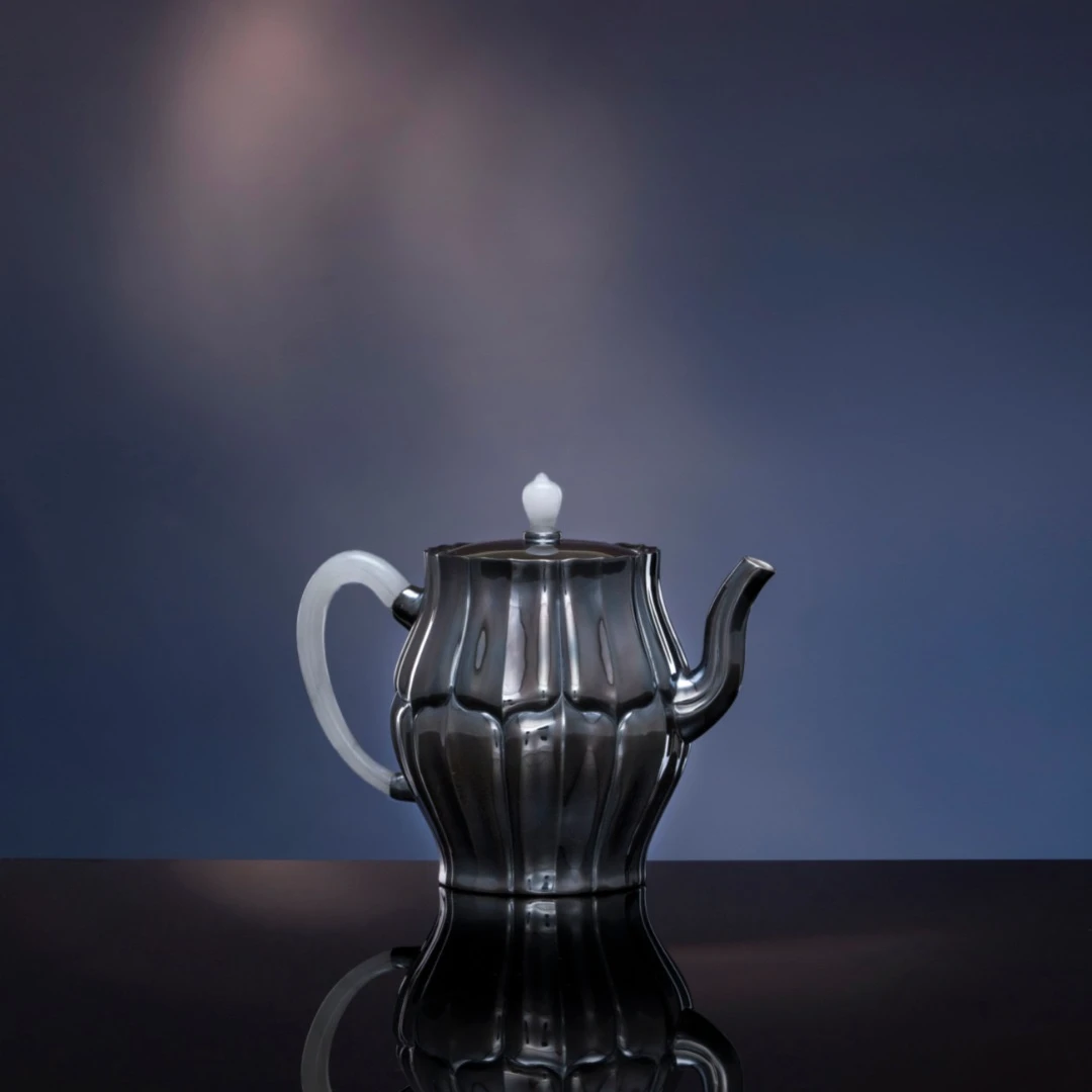 DZ0099 山怂呆坐-寸发标手作玄紫錾刻宝相莲瓣高菱壶170ml