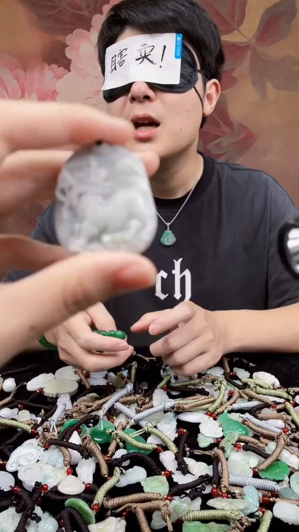 翡翠未镶嵌吊坠(不含链)A货翡翠拍一发一
