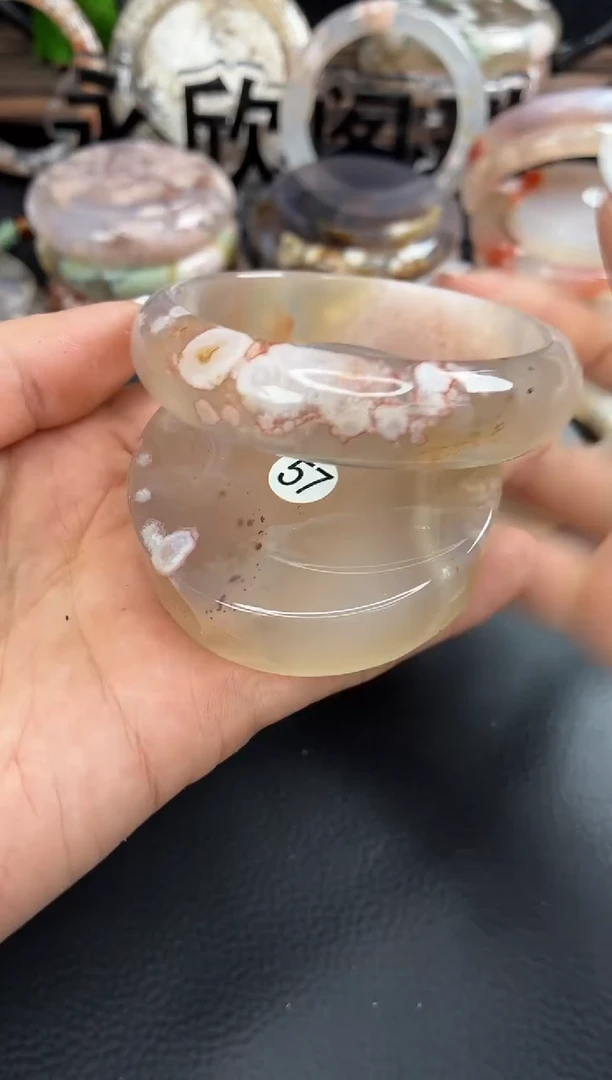 未镶嵌手镯（圆镯）石英质玉57