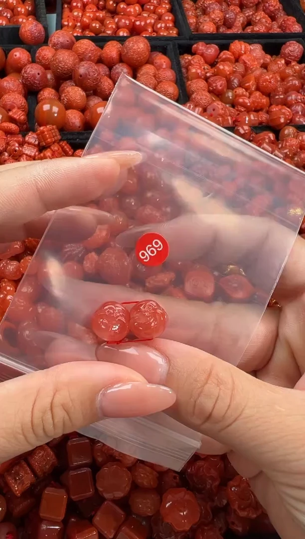 南红玛瑙未镶嵌颈饰1