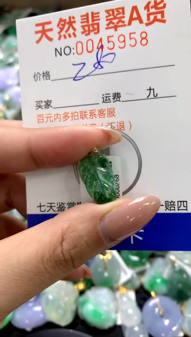 颈饰18K金镶嵌翡翠1111111111111111
