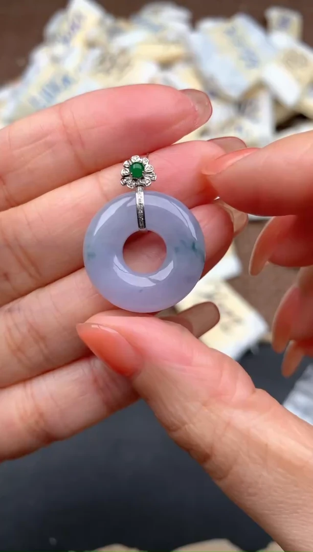 18K金镶嵌挂件翡翠1