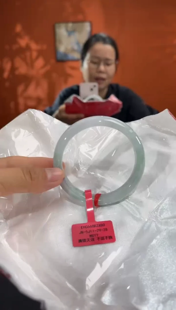 未镶嵌手镯翡翠翡翠手镯（微瑕）