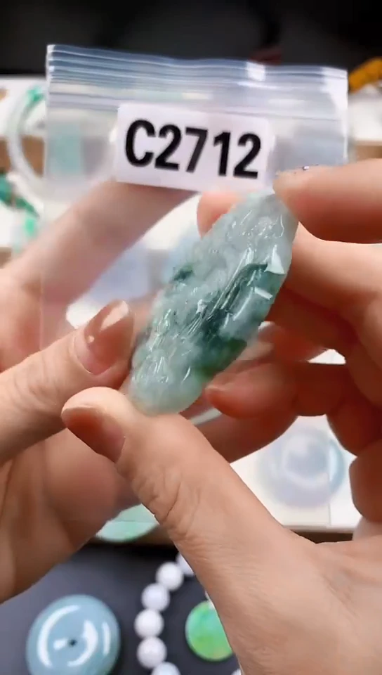 颈饰未镶嵌翡翠天然翡翠吊坠挂件