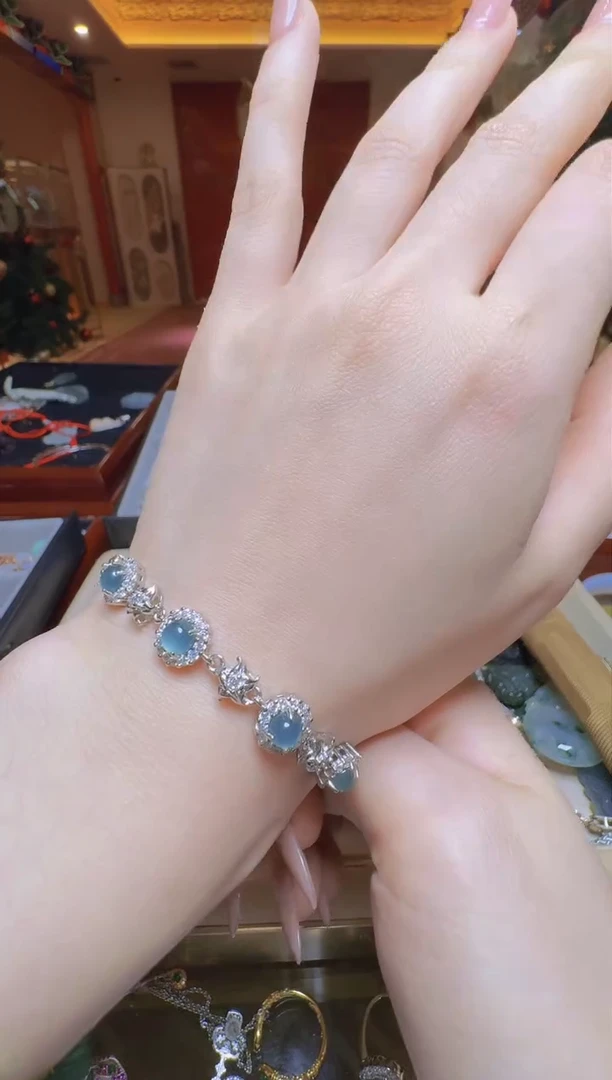 【闪购商品】翡翠吊坠(不含链)未镶嵌翡翠