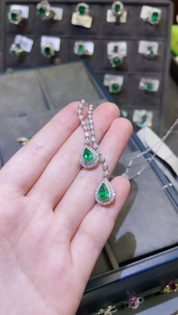 【闪购商品】祖母绿项链18K金镶嵌1.06ct