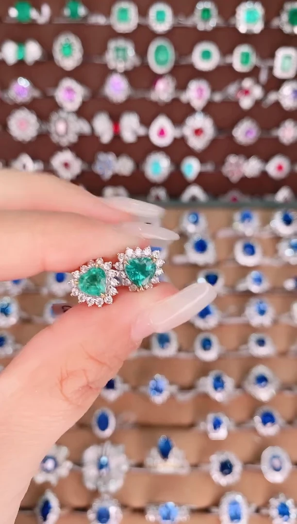 【闪购商品】祖母绿18K金耳饰18K金镶嵌1.61克拉