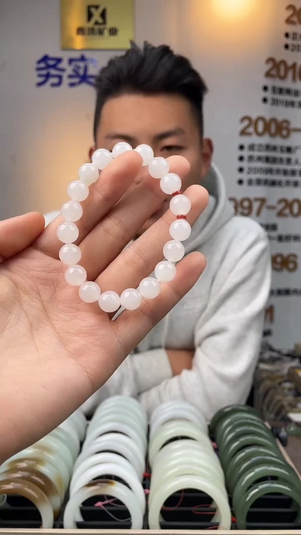 未镶嵌手链和田玉高品白玉卡10mm手串一条