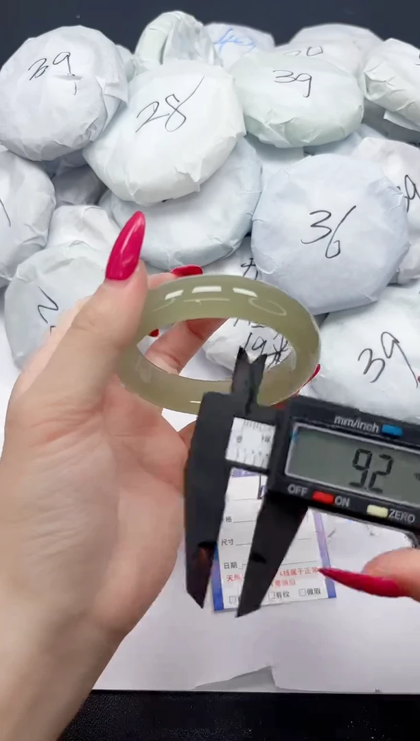 未镶嵌手镯石英质玉A29/53