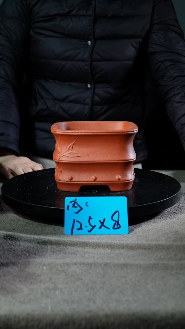 A宜兴紫砂小花盆