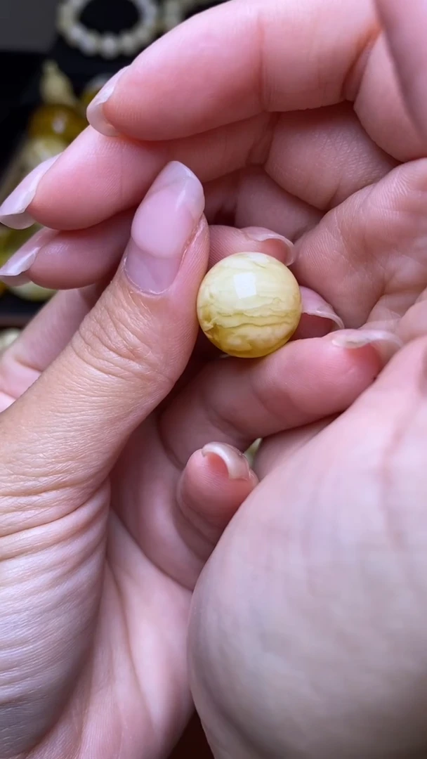 未镶嵌琥珀裸石葵. 59