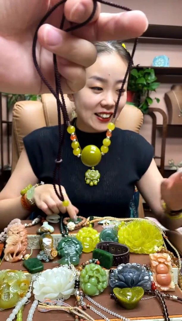 未镶嵌岫玉吊坠多样性发货发其中之一