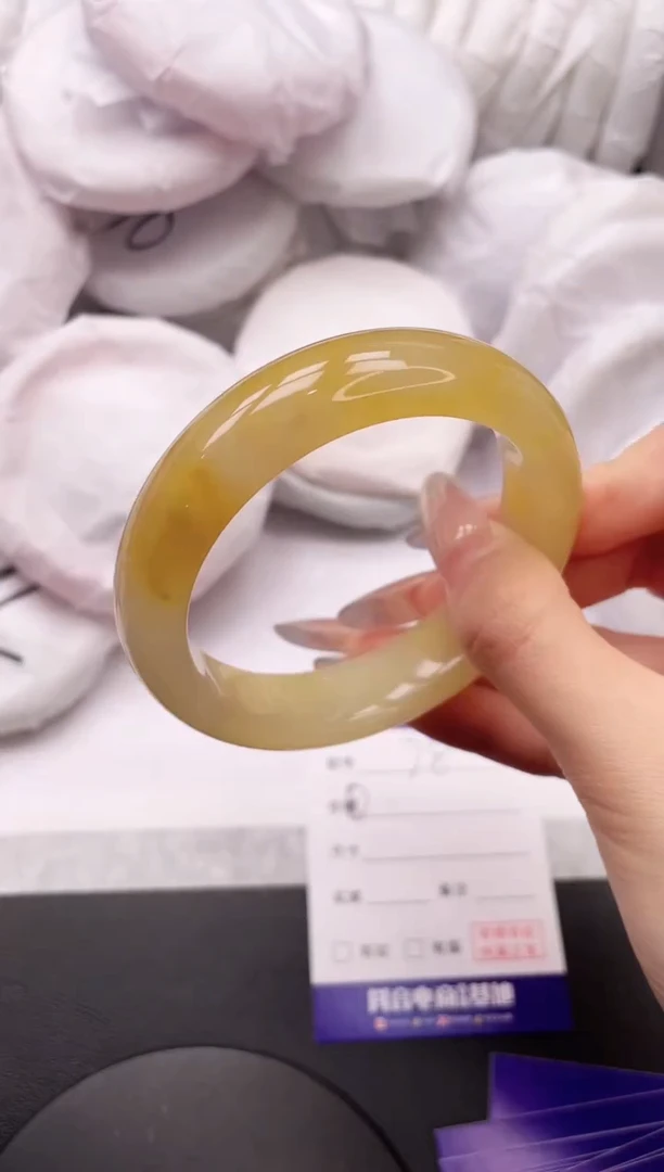 【闪购商品】石英质玉手镯未镶嵌20K78-59