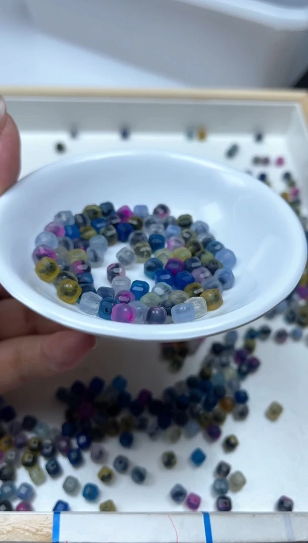 玛瑙/玉髓散珠未镶嵌A1530彩糖心玛瑙方糖6mm20颗9.9元
