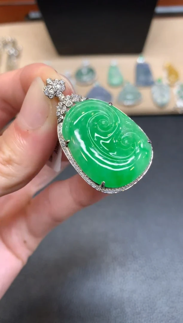 【闪购商品】翡翠颈饰18K金镶嵌如意【无服务费】