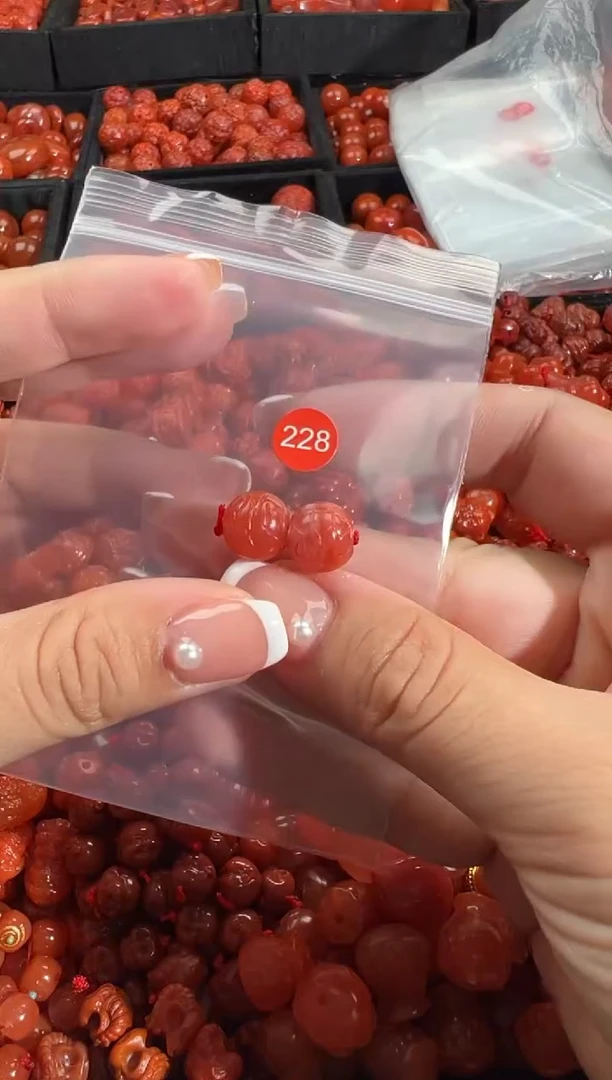 南红玛瑙未镶嵌颈饰1