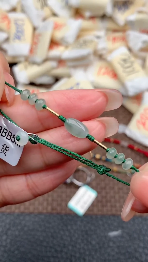 18K金镶嵌挂件翡翠福利