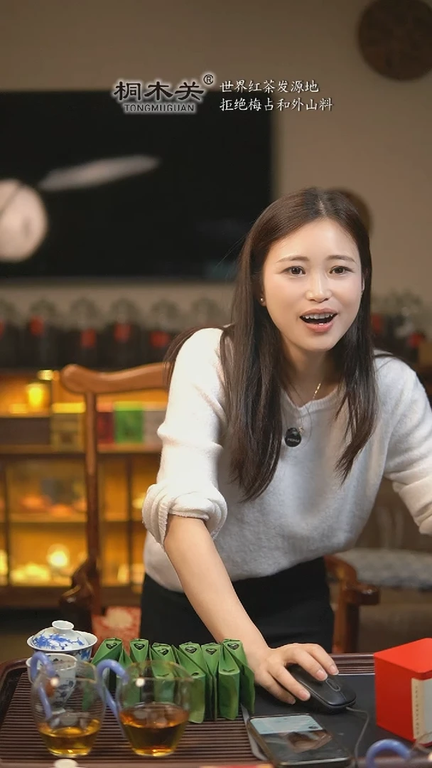 水晶玻璃七****忆2000烟小种一盒