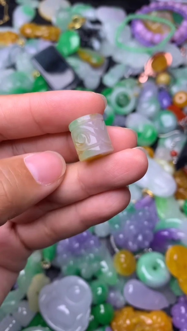 颈饰未镶嵌翡翠?****?缅甸翡翠吊坠