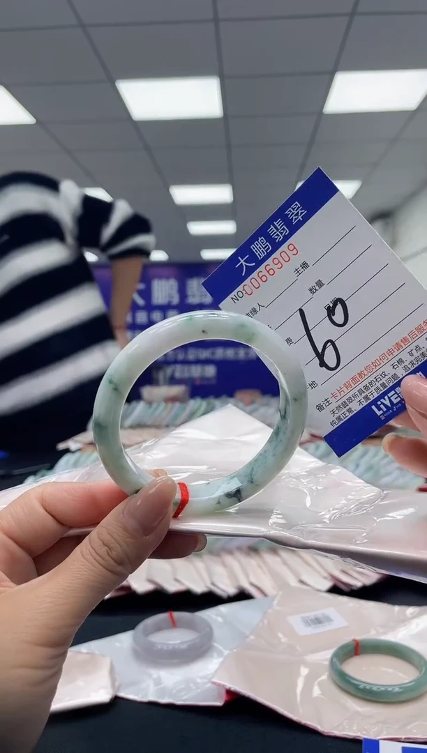 【闪购商品】翡翠手镯未镶嵌AAAAAAAAAA1