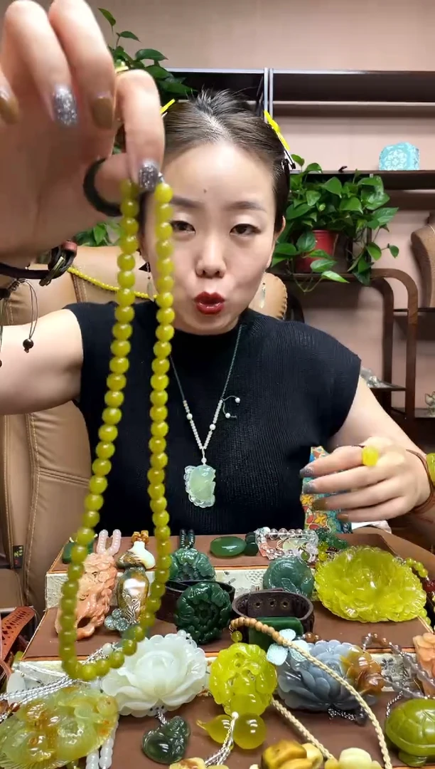 未镶嵌岫玉吊坠多样性发货发其中之一