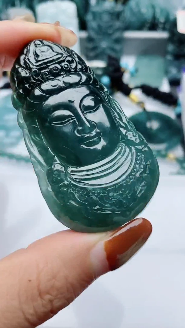 颈饰未镶嵌翡翠