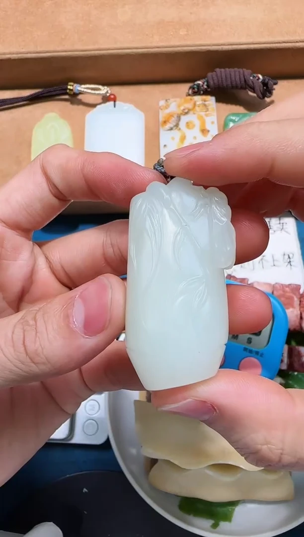 颈饰未镶嵌和田玉瑟****东吊坠