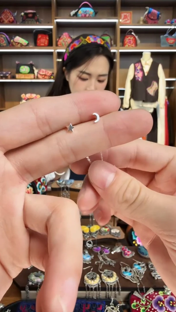 【闪购商品】织绣121蒙阿苏苗绣传承